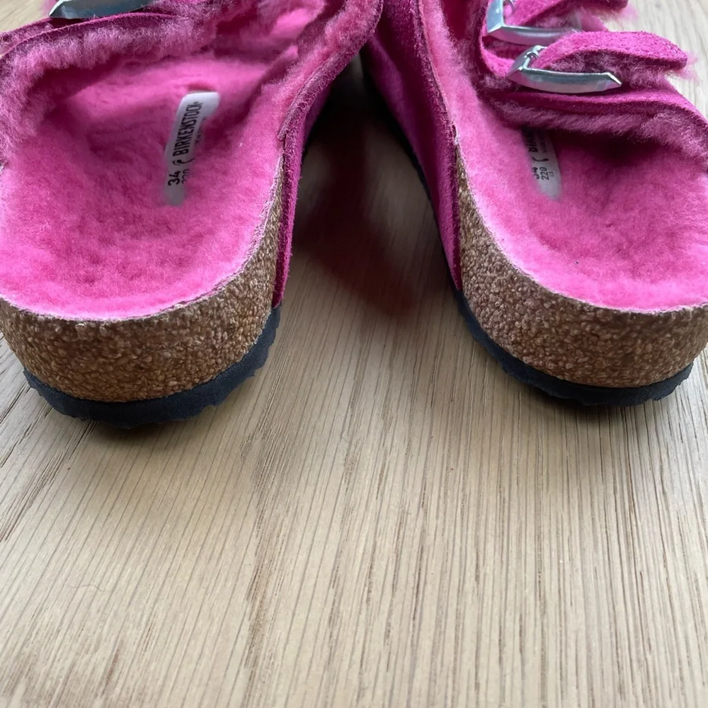 Birkenstock Arizona Shearling
Suede Leather Fuchsia Tulip Sandals Size 34 - Picture 5 of 5
